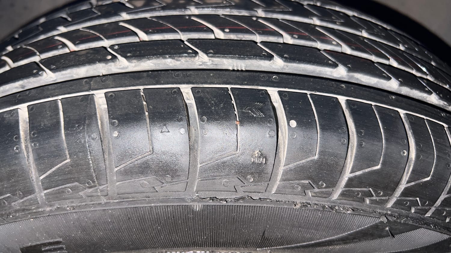 Used 2015 Hyundai Elite i20 Sportz 1.2 Petrol Manual tyres LEFT FRONT TYRE TREAD VIEW