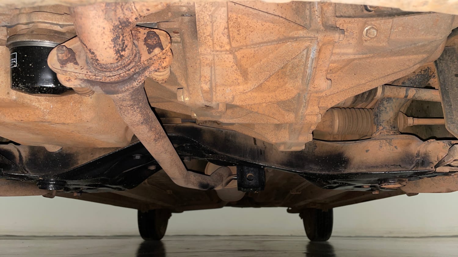 Used 2014 Maruti Suzuki Celerio VXi AMT Petrol Automatic extra FRONT LEFT UNDERBODY VIEW