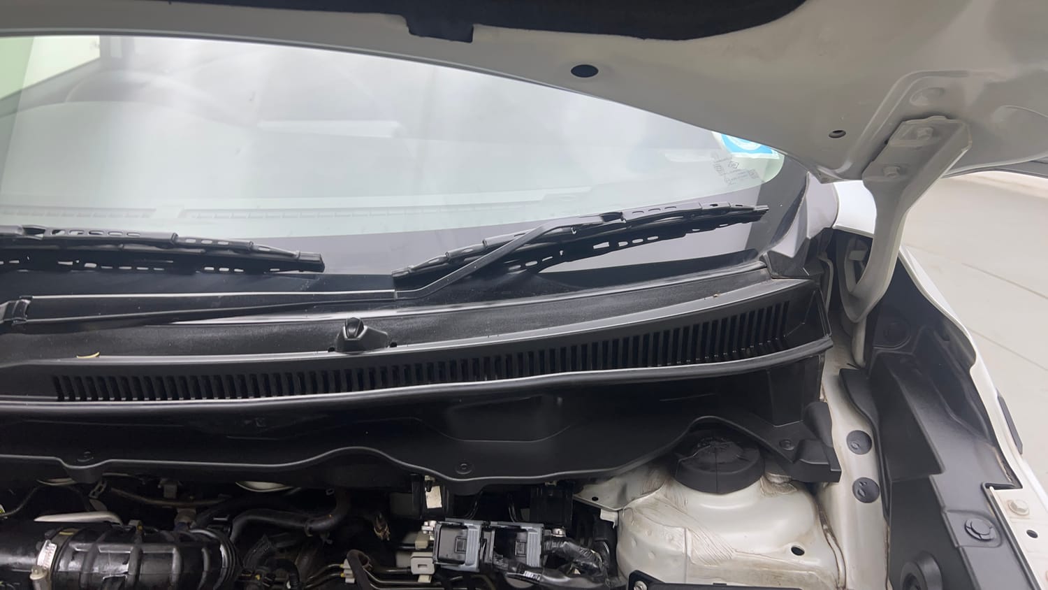 Used 2022 Maruti Suzuki XL6 Alpha Plus AT Petrol Petrol Automatic engine ENGINE LEFT SIDE HINGE & APRON VIEW