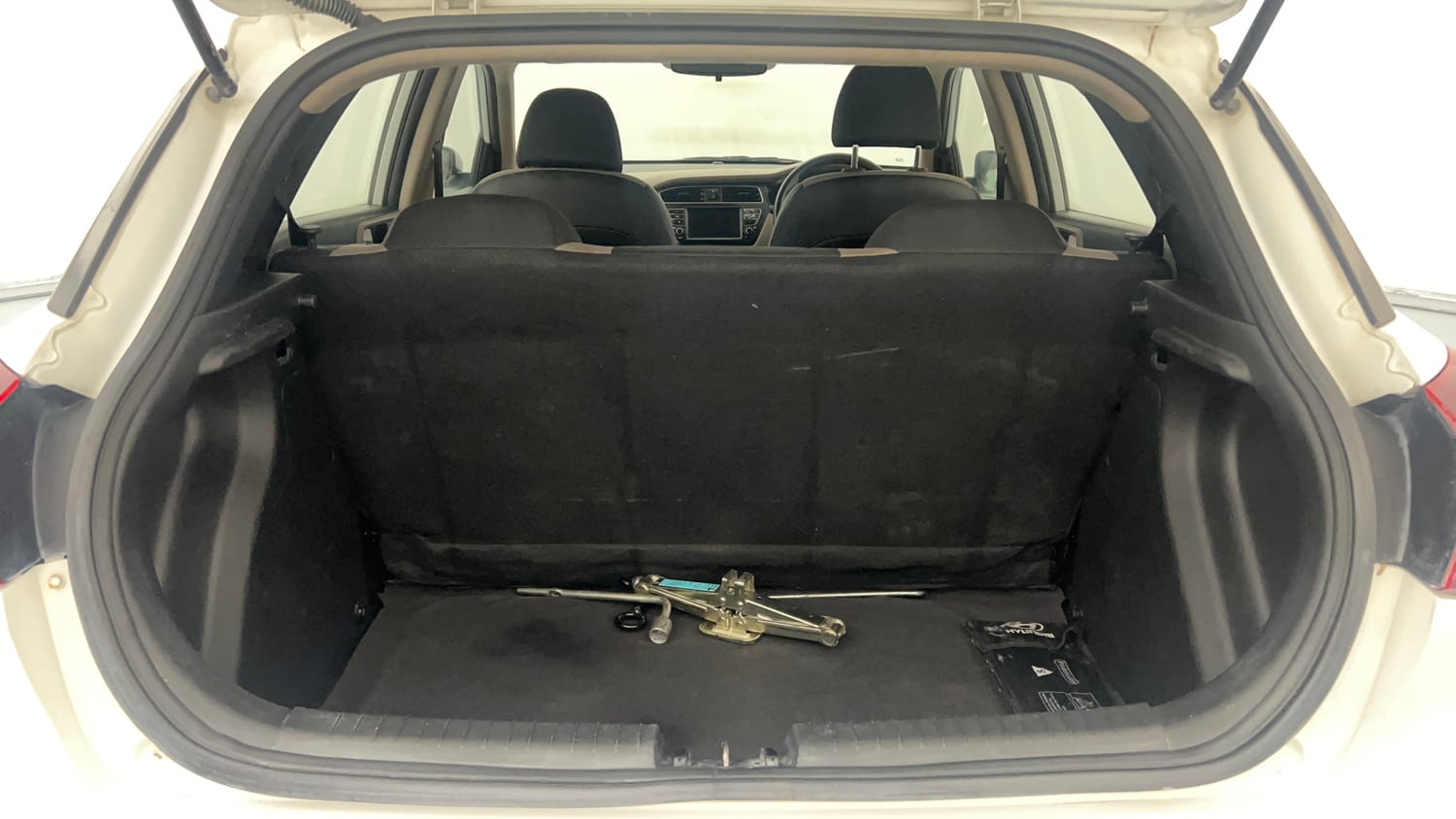 Used 2020 Hyundai Elite i20 Sportz Plus 1.2 Petrol Manual interior DICKY INSIDE VIEW