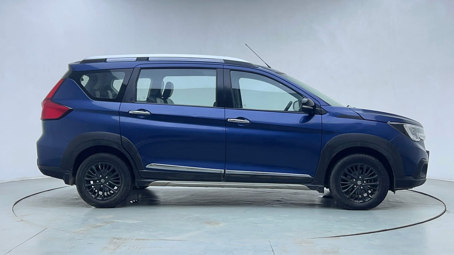 Used 2019 Maruti Suzuki XL6 Alpha MT Petrol Petrol Manual exterior RIGHT SIDE VIEW