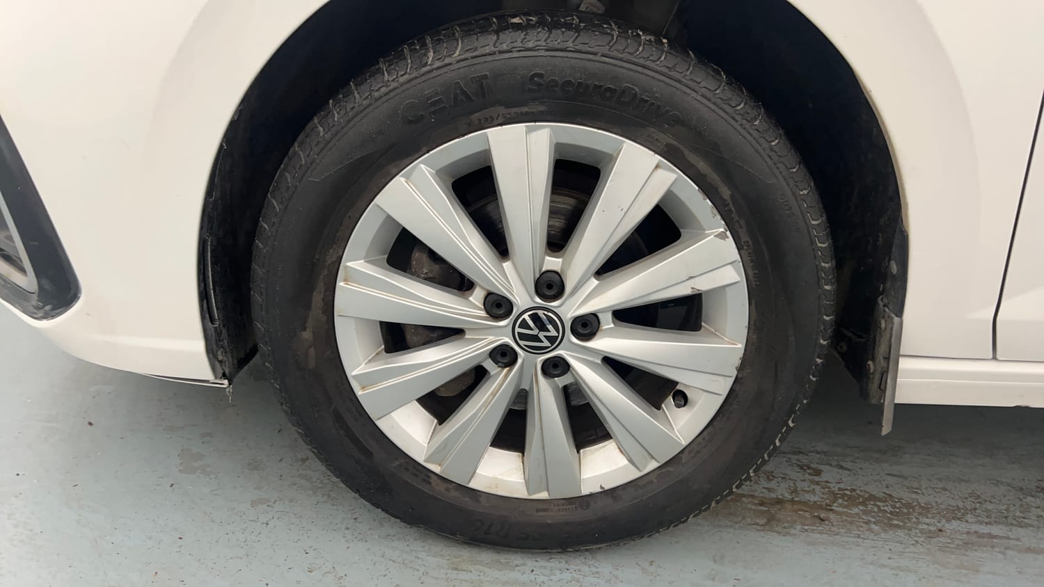 Used 2024 Volkswagen Virtus Highline 1.0 TSI AT Petrol Automatic tyres LEFT FRONT TYRE RIM VIEW
