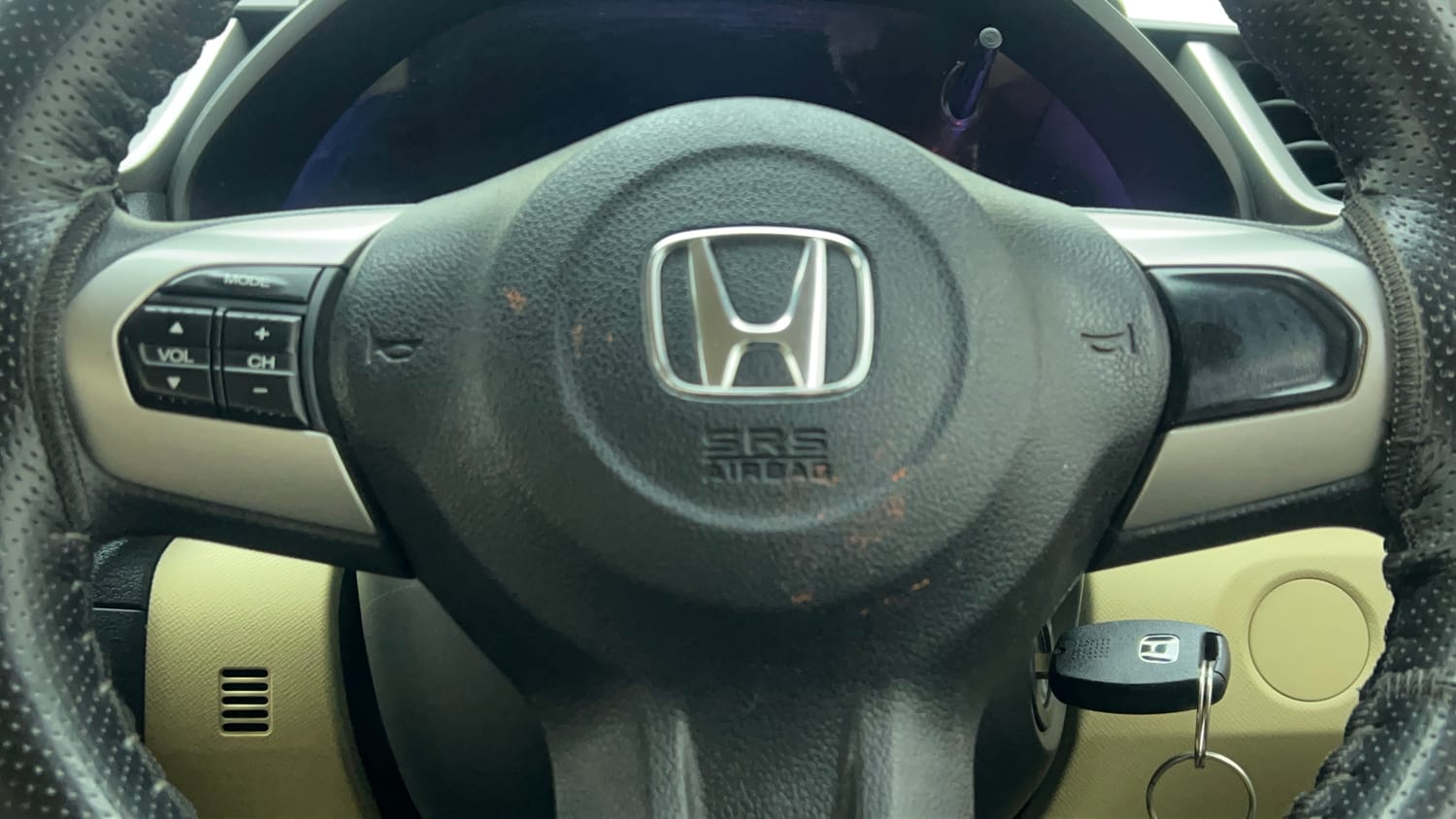Used 2016 Honda Amaze 1.2 SX i-VTEC Petrol Manual top_features Steering mounted controls