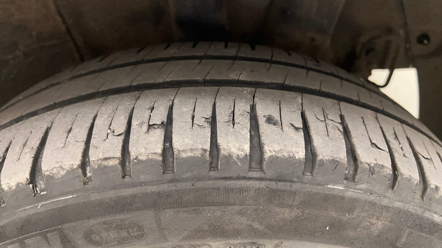 Used 2017 Hyundai Grand i10 Asta 1.2 Kappa VTVT Petrol Manual tyres LEFT REAR TYRE TREAD VIEW