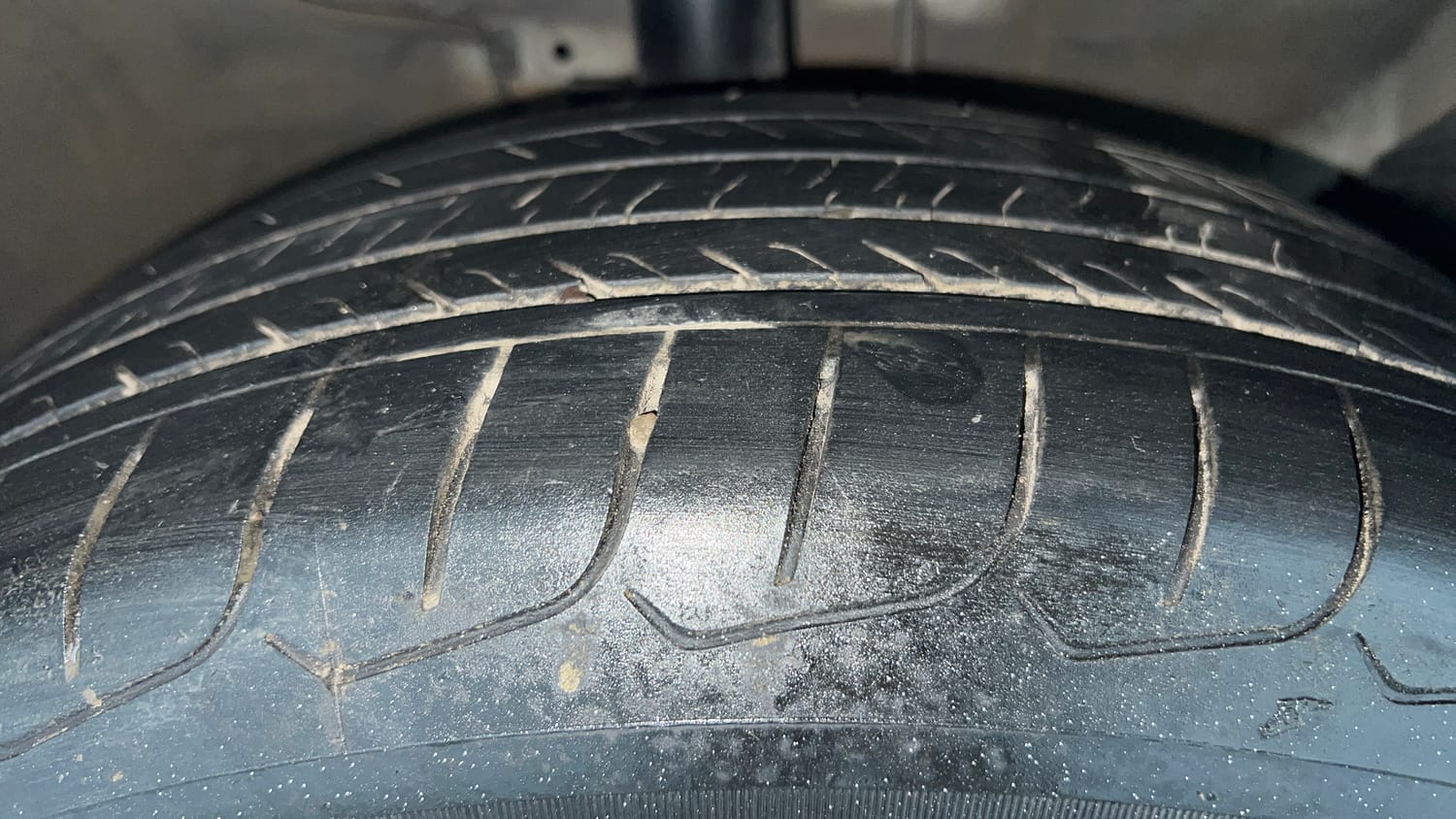 Used 2024 Kia Seltos HTK 1.5 Petrol MT Petrol Manual tyres RIGHT FRONT TYRE TREAD VIEW