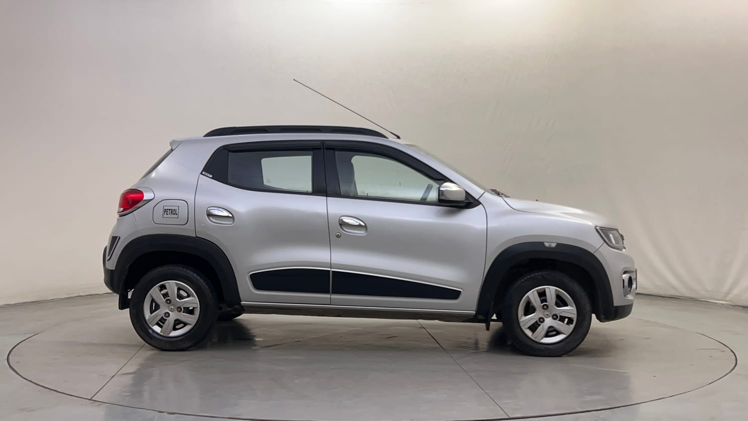 Used 2017 Renault Kwid RXT Petrol Manual exterior RIGHT SIDE VIEW