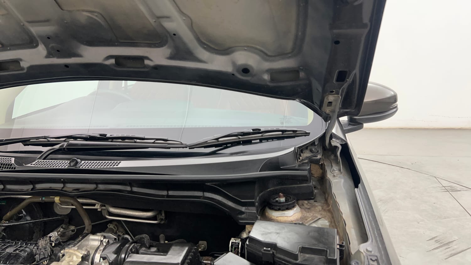 Used 2023 Honda Amaze VX MT 1.2 Petrol Petrol Manual engine ENGINE LEFT SIDE HINGE & APRON VIEW