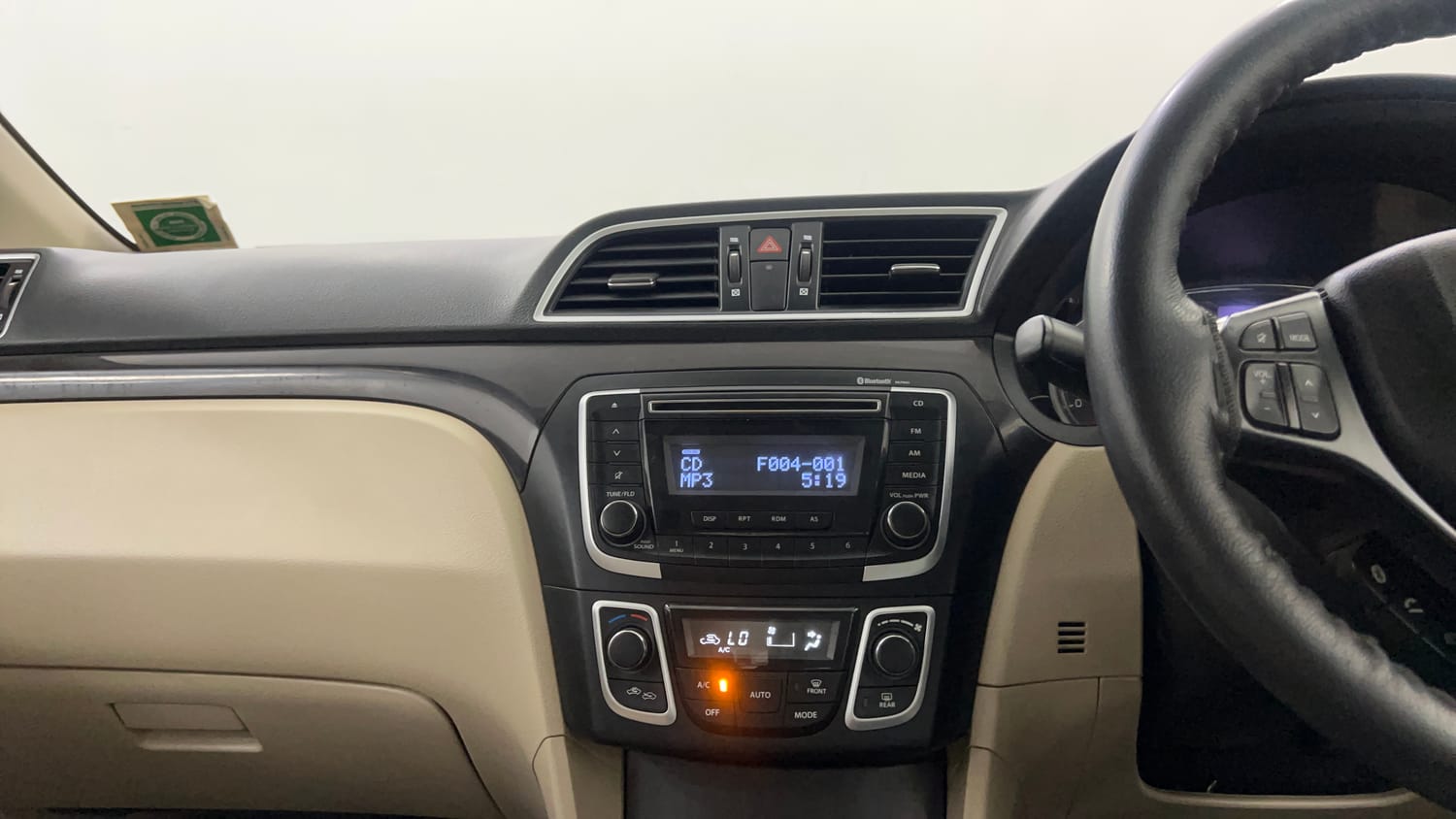 Used 2015 Maruti Suzuki Ciaz ZXi Petrol Manual interior MUSIC SYSTEM & AC CONTROL VIEW