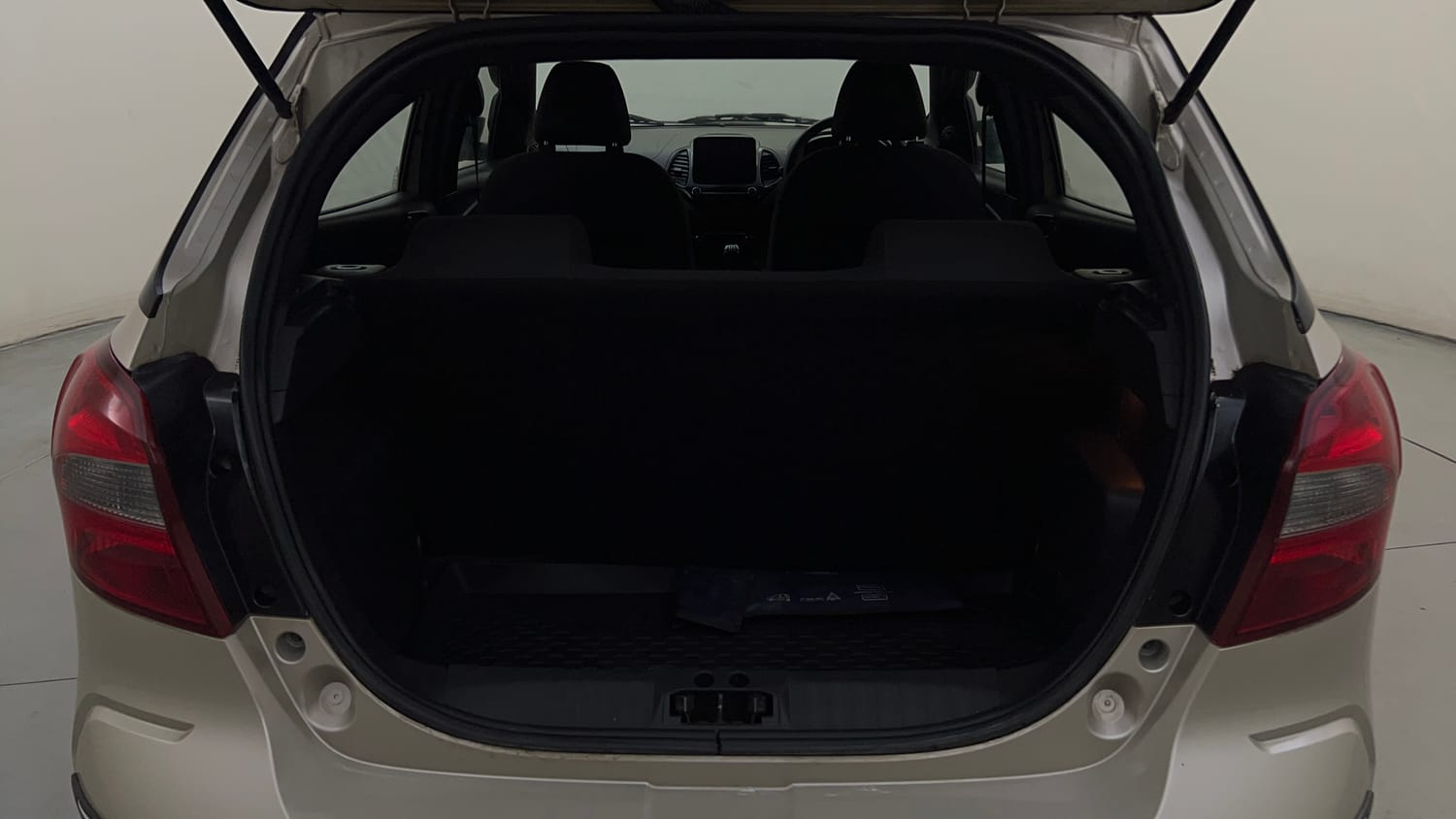Used 2018 Ford Freestyle Titanium Plus 1.2 Ti-VCT Petrol Manual interior DICKY INSIDE VIEW