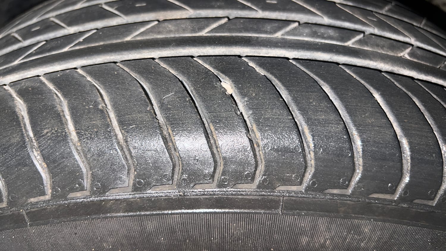 Used 2025 Tata Nexon EV Empowered 45 Electric Automatic tyres RIGHT FRONT TYRE TREAD VIEW