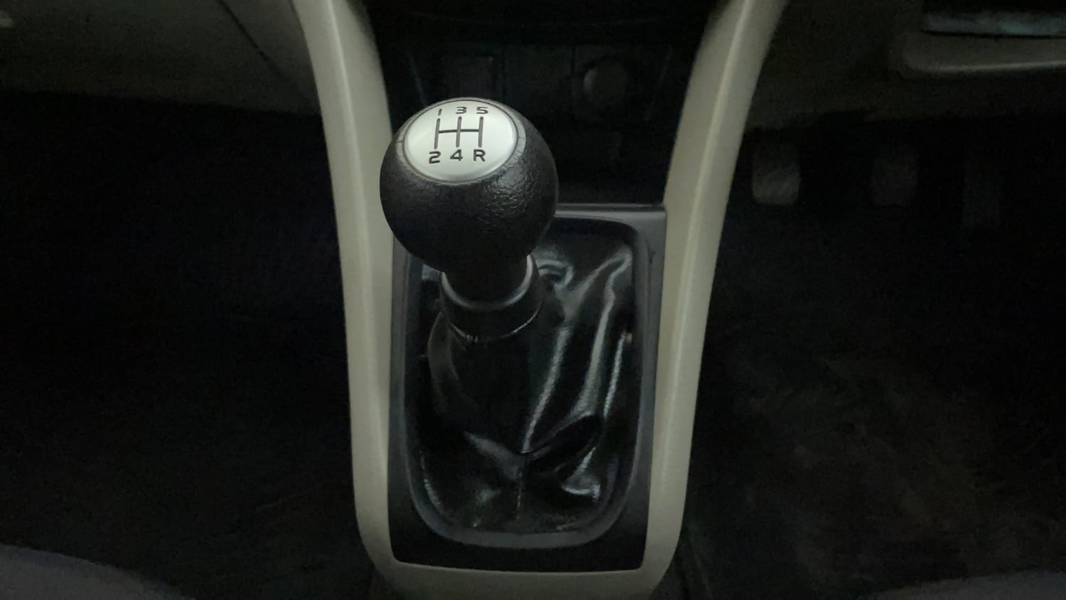Used 2015 Maruti Suzuki Celerio ZXi Petrol Manual interior GEAR  KNOB VIEW
