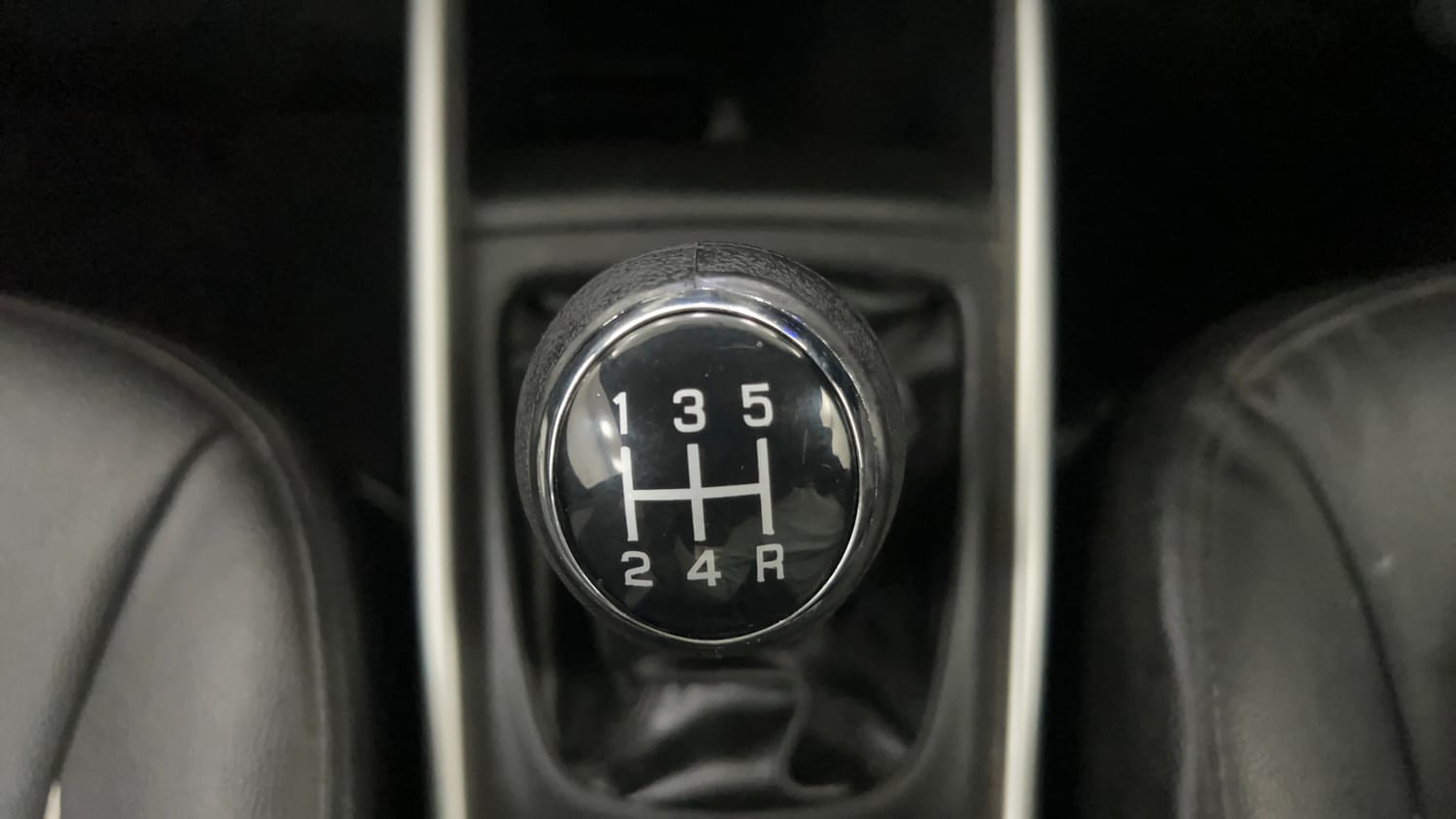 Used 2018 Maruti Suzuki Baleno Delta 1.2 Petrol Manual interior GEAR  KNOB VIEW