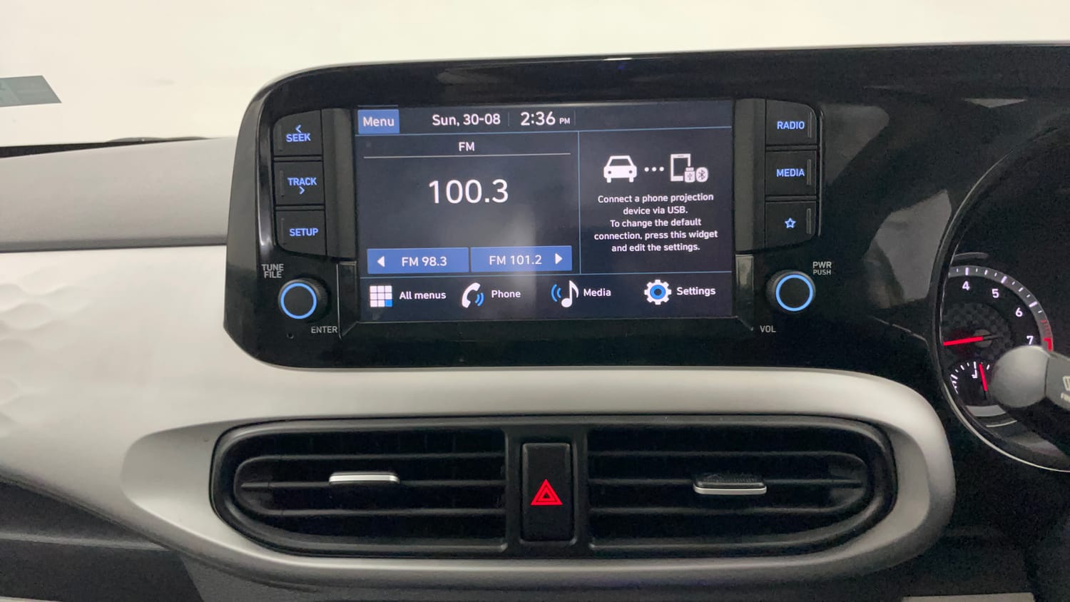 Used 2023 Hyundai Grand i10 Nios Sportz AMT 1.2 Kappa VTVT Petrol Automatic top_features Touch screen infotainment system