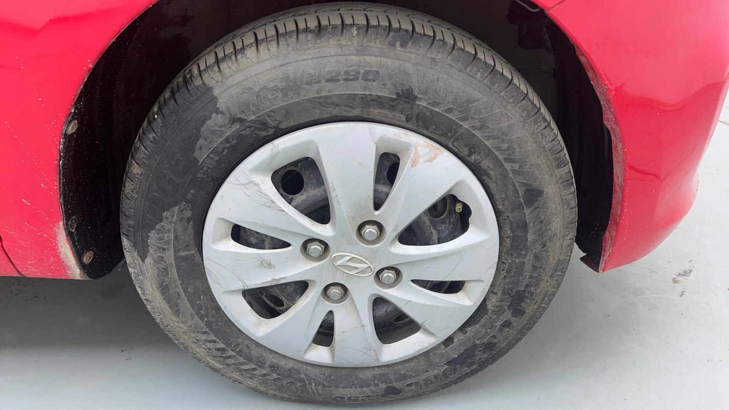 Used 2012 Hyundai i10 Sportz 1.2 AT Kappa2 Petrol Automatic tyres RIGHT FRONT TYRE RIM VIEW
