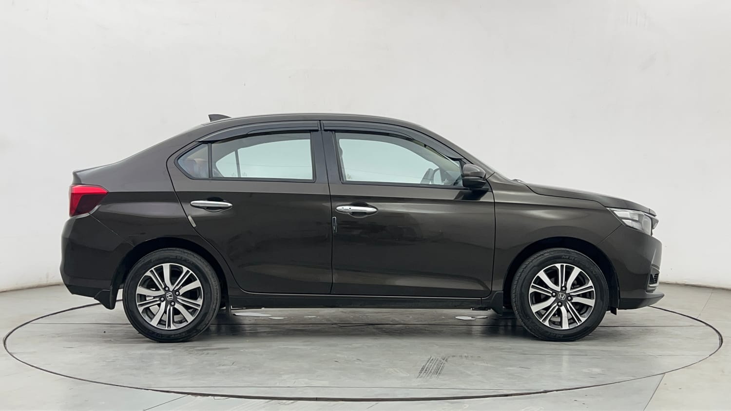 Used 2023 Honda Amaze VX MT 1.2 Petrol Petrol Manual exterior RIGHT SIDE VIEW