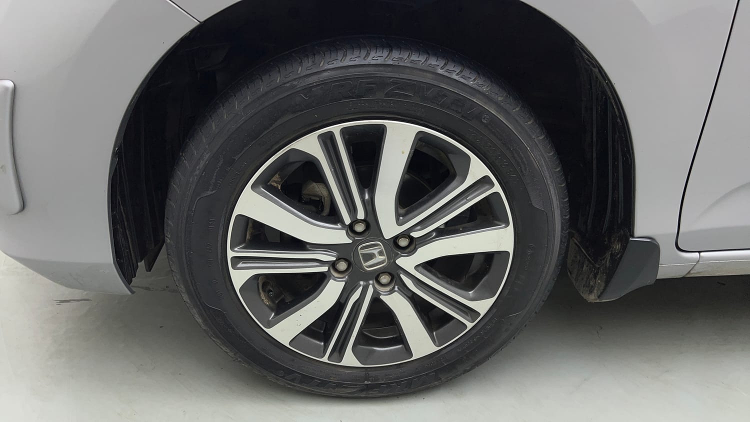 Used 2023 Honda Amaze VX CVT 1.2 Petrol Petrol Automatic tyres LEFT FRONT TYRE RIM VIEW