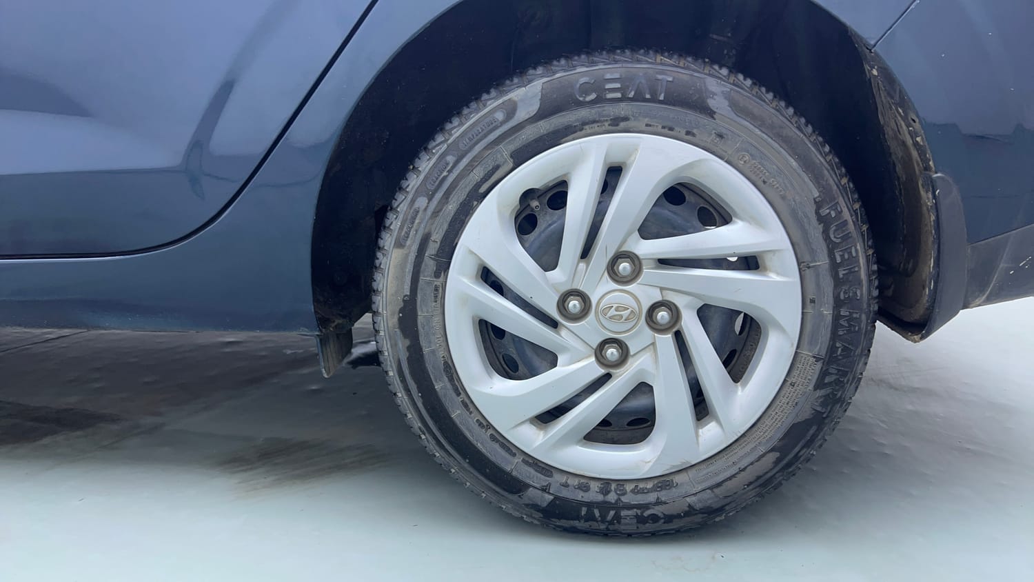Used 2022 Hyundai Aura S 1.2 CNG Cng Manual tyres LEFT REAR TYRE RIM VIEW