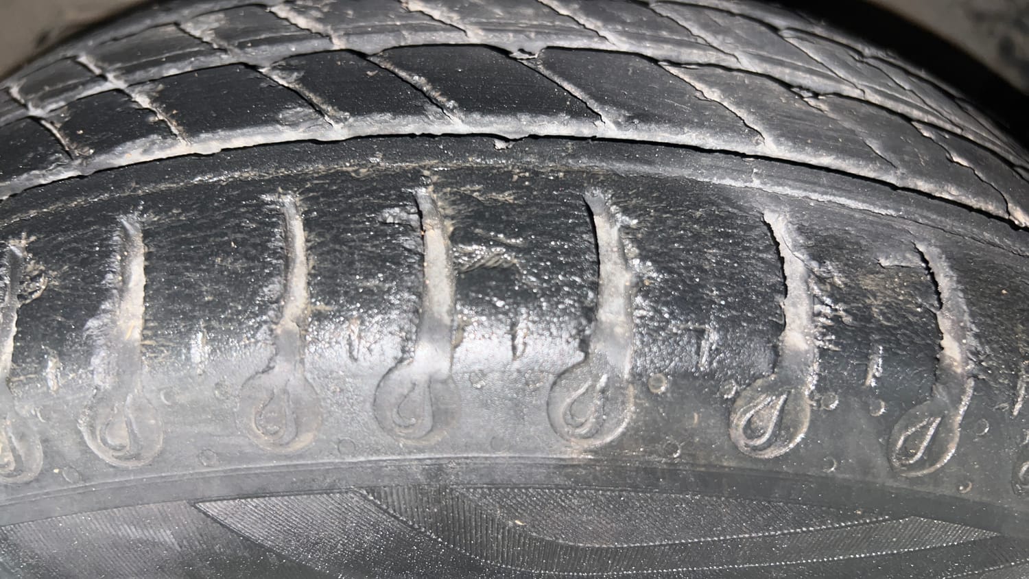 Used 2021 Tata Tiago XE Petrol Manual tyres LEFT FRONT TYRE TREAD VIEW
