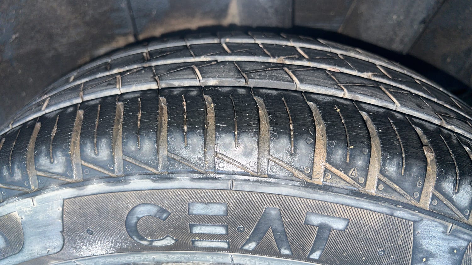 Used 2022 Hyundai Aura S 1.2 CNG Cng Manual tyres LEFT REAR TYRE TREAD VIEW