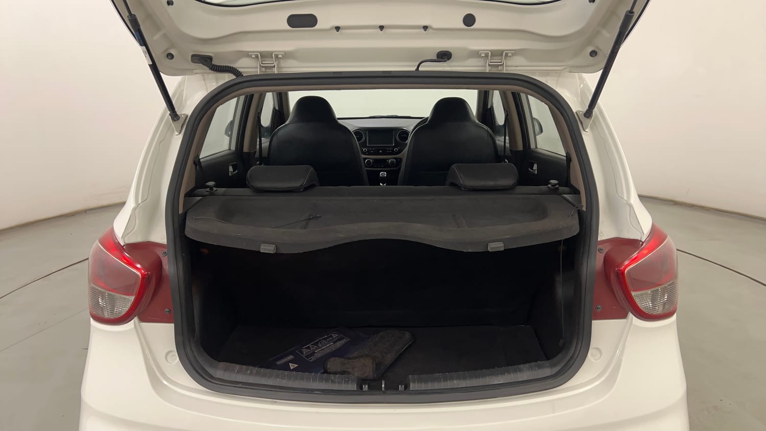 Used 2017 Hyundai Grand i10 Asta 1.2 Kappa VTVT Petrol Manual interior DICKY INSIDE VIEW
