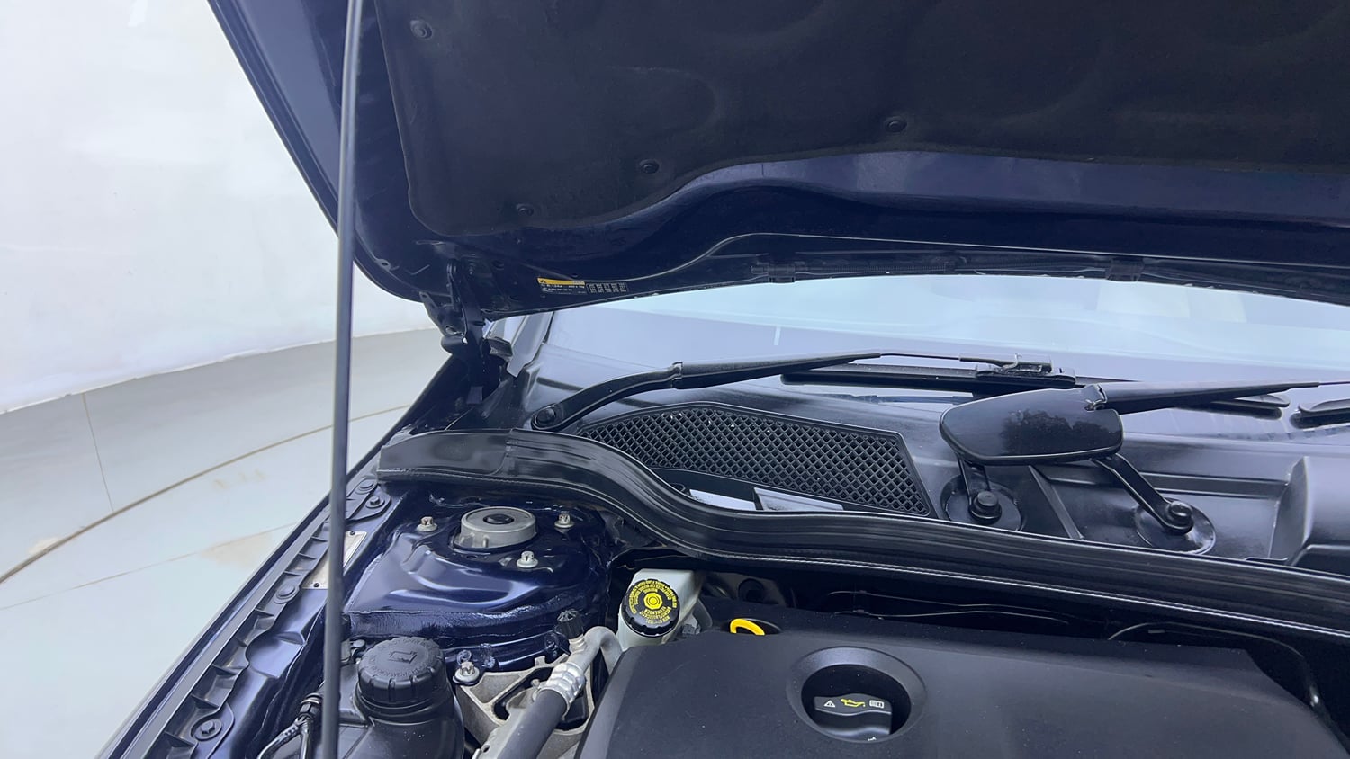 Used 2018 Mercedes-Benz CLA 200 Petrol Sport Petrol Automatic engine ENGINE RIGHT SIDE HINGE & APRON VIEW