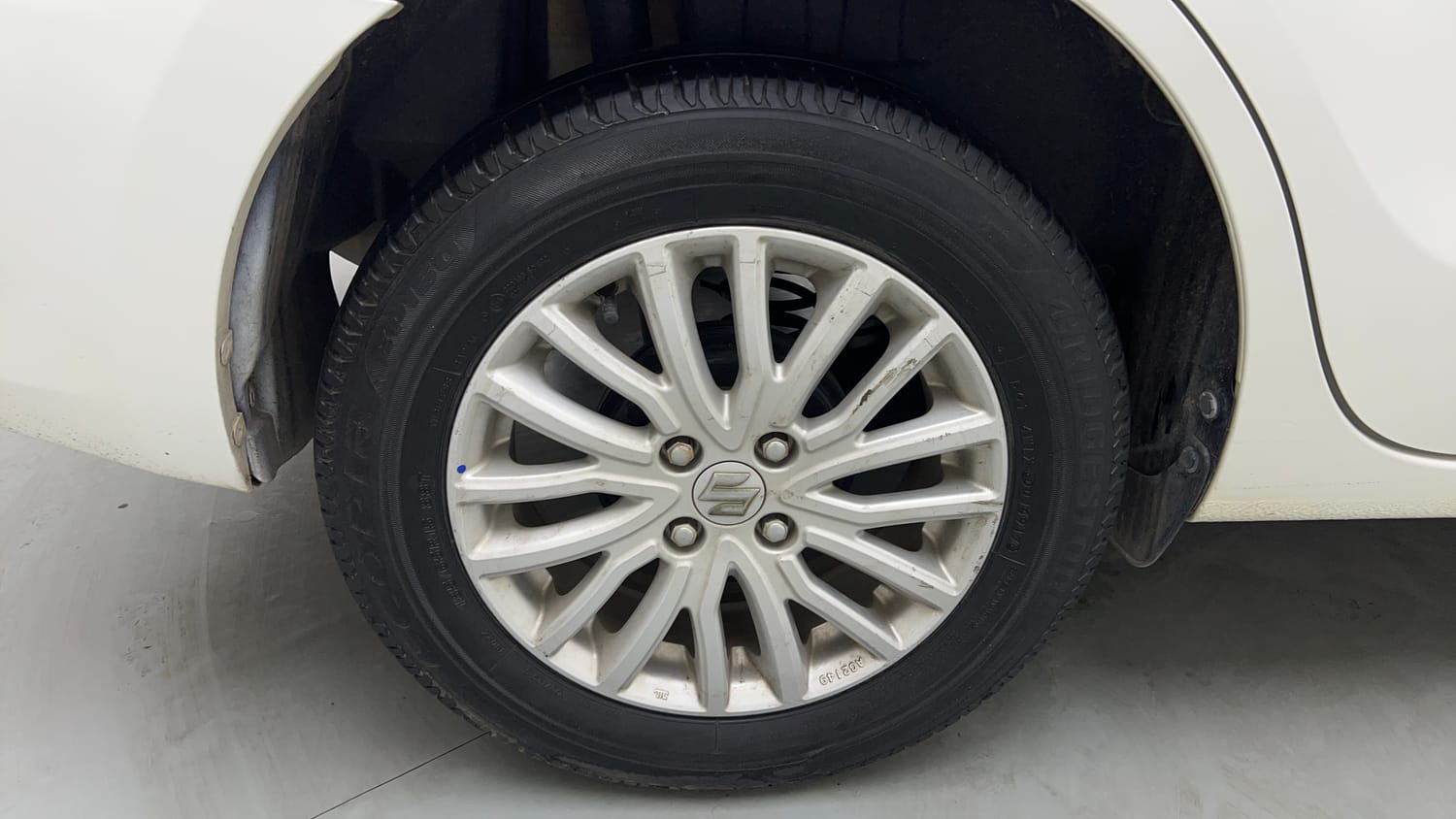 Used 2018 Maruti Suzuki Dzire ZXi AMT Petrol Automatic tyres RIGHT REAR TYRE RIM VIEW