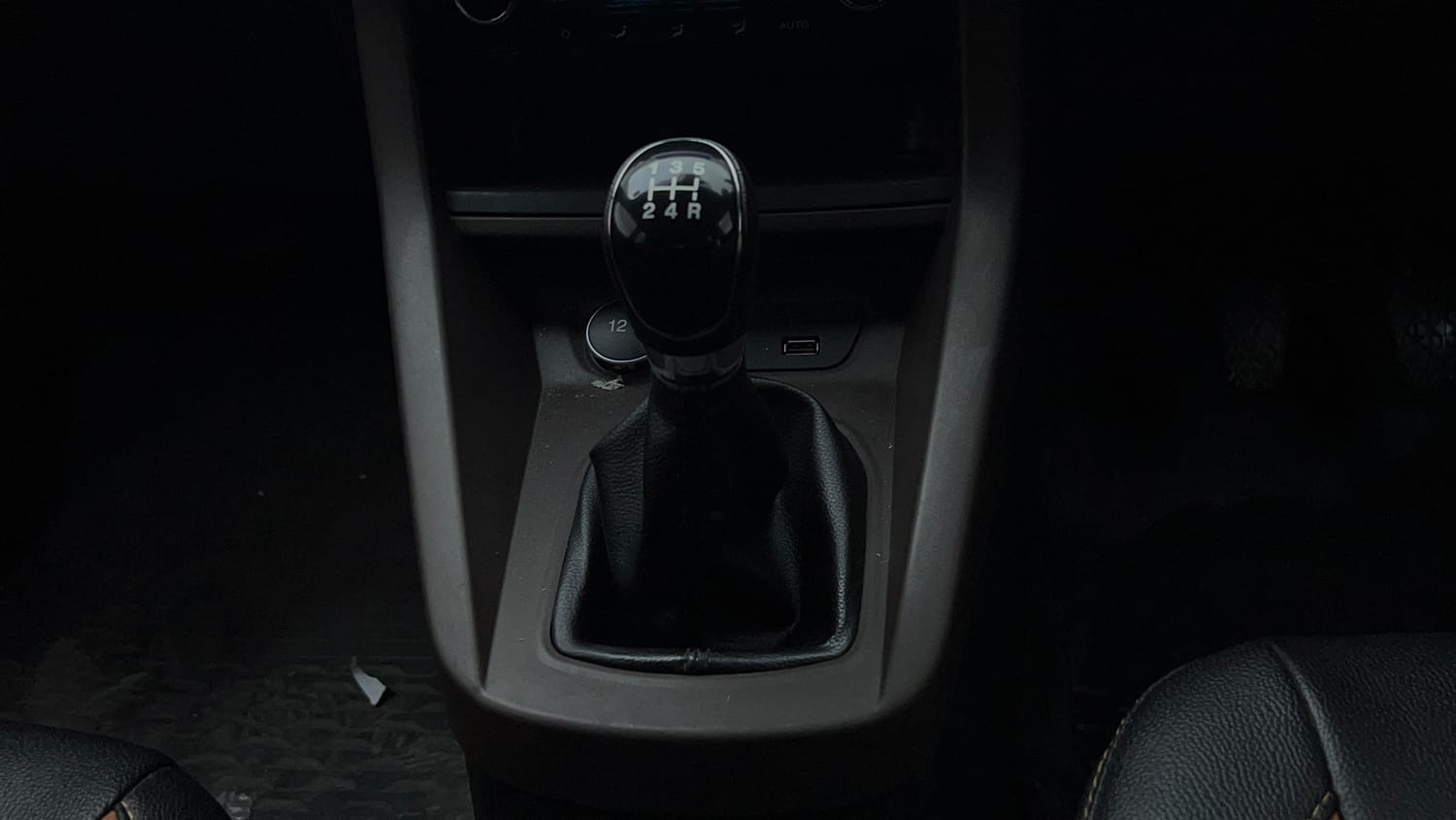 Used 2018 Ford Freestyle Titanium 1.2 Ti-VCT Petrol Manual interior GEAR  KNOB VIEW