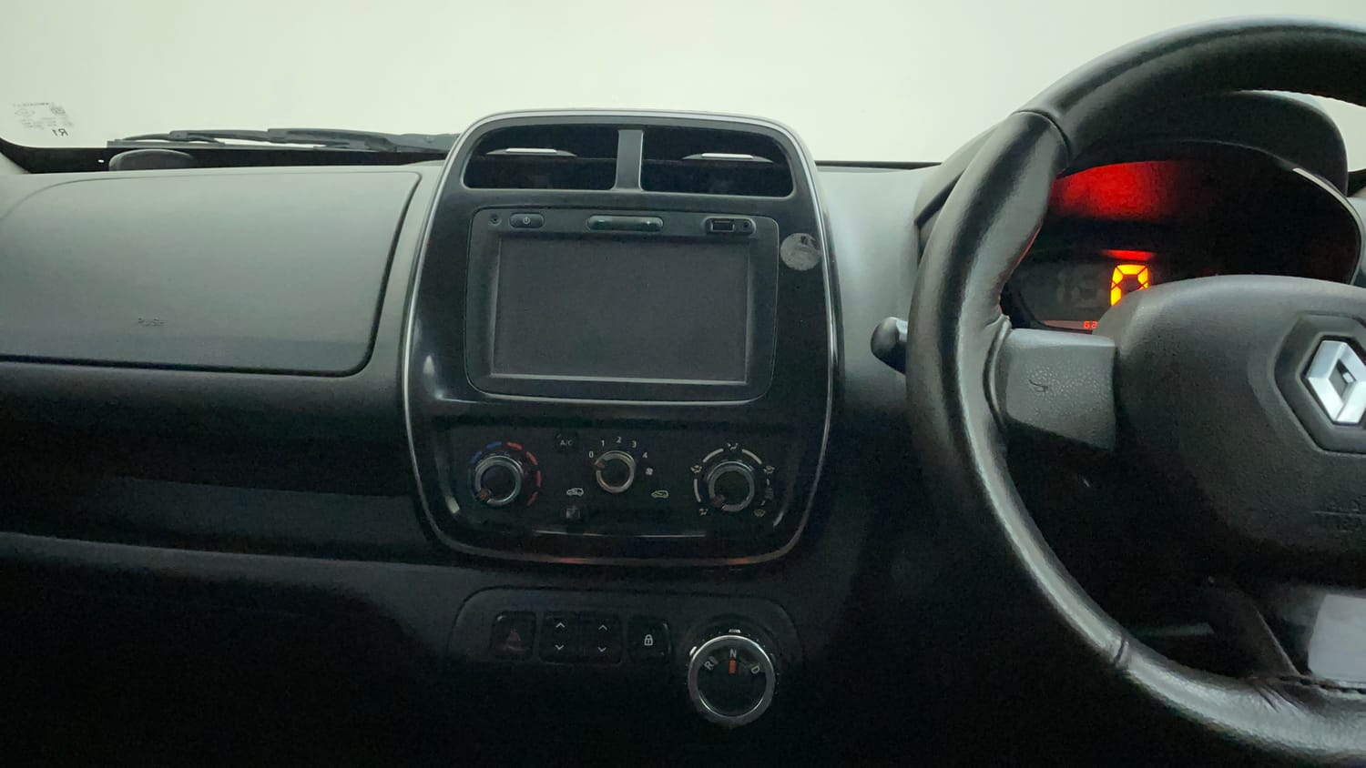 Used 2018 Renault Kwid 1.0 RXT AMT Petrol Automatic interior MUSIC SYSTEM & AC CONTROL VIEW