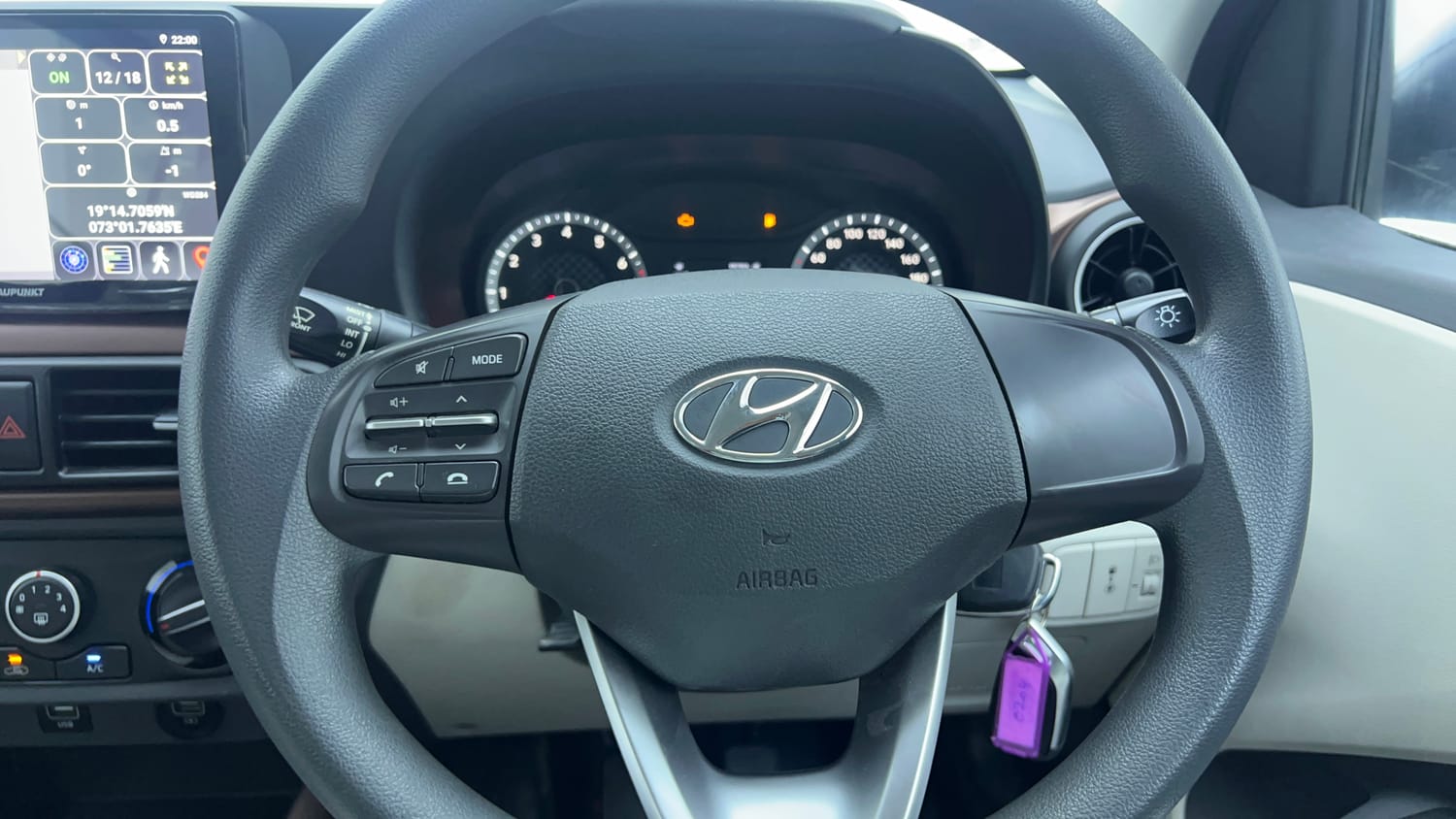 Used 2022 Hyundai Aura S 1.2 CNG Cng Manual top_features Steering mounted controls