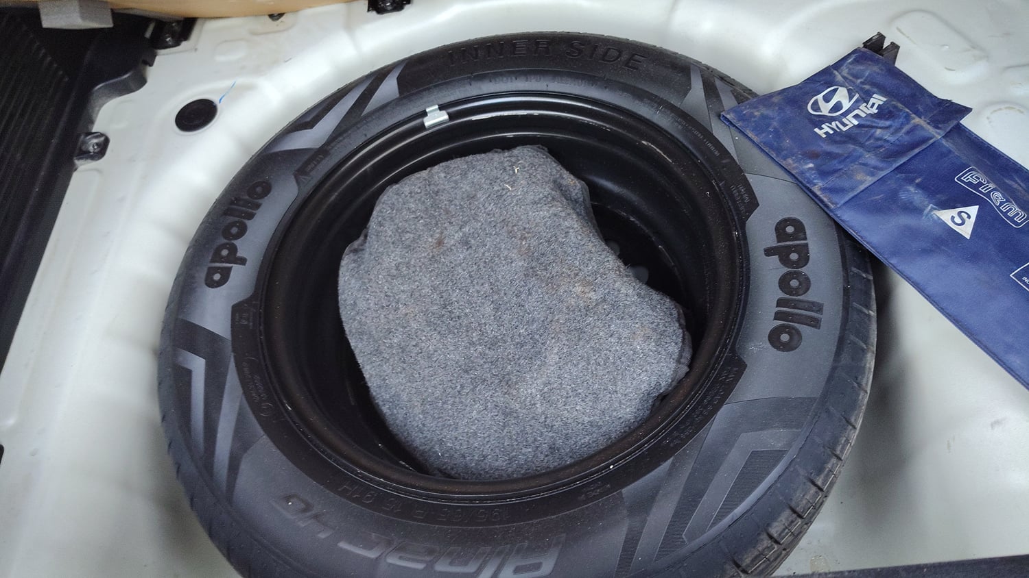 Used 2024 Hyundai Venue S (O) Plus 1.2 Petrol Adventure Edition Petrol Manual tyres SPARE TYRE VIEW