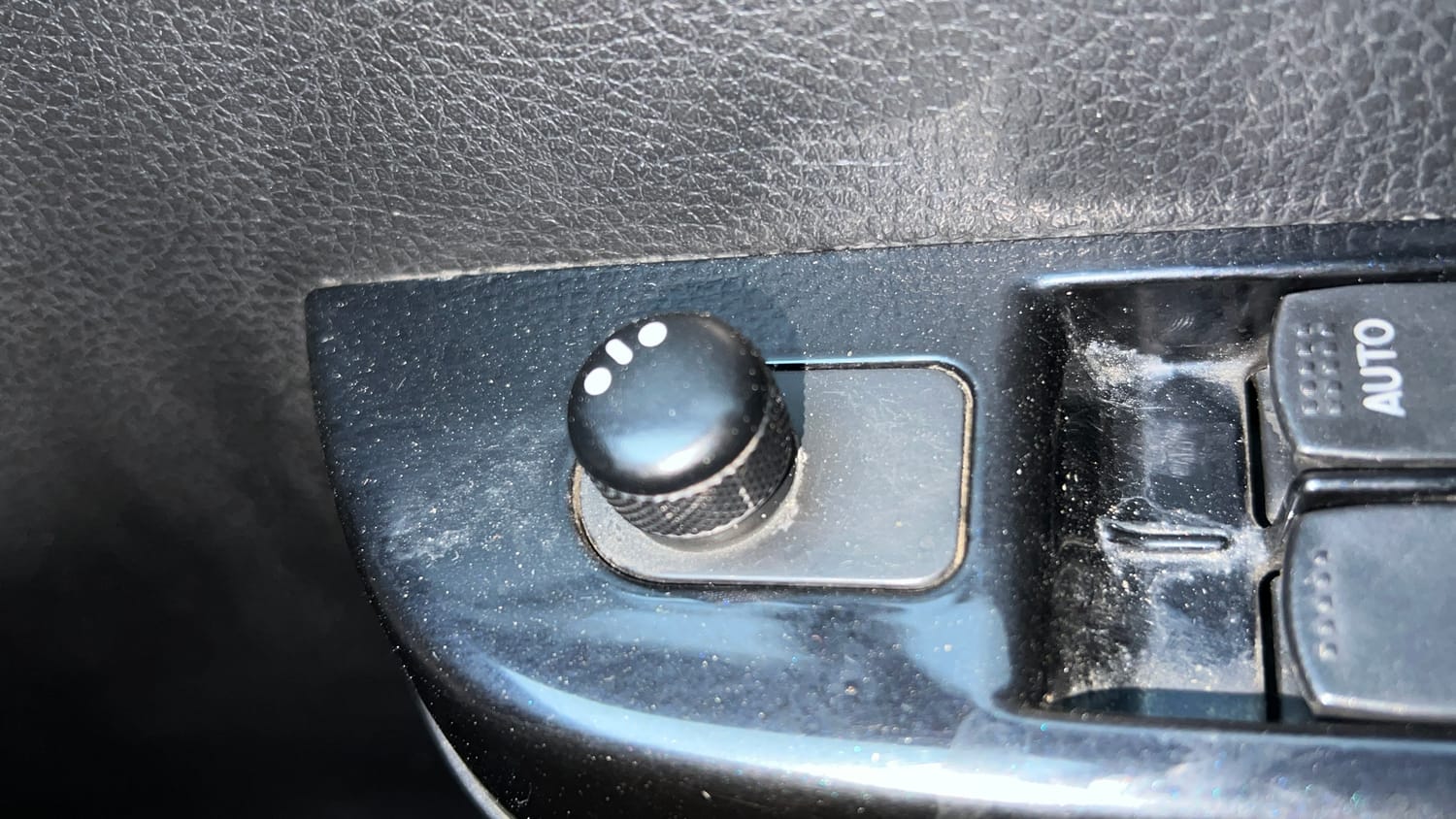 Used 2013 Maruti Suzuki Wagon R Stingray VXi Petrol Manual top_features Adjustable ORVM