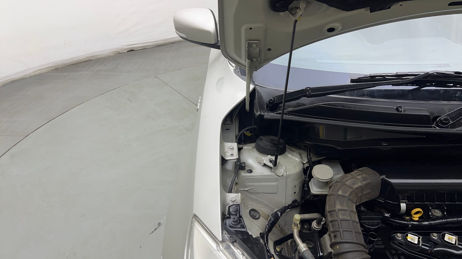 Used 2018 Maruti Suzuki Dzire VXi AMT Petrol Automatic engine ENGINE RIGHT SIDE HINGE & APRON VIEW