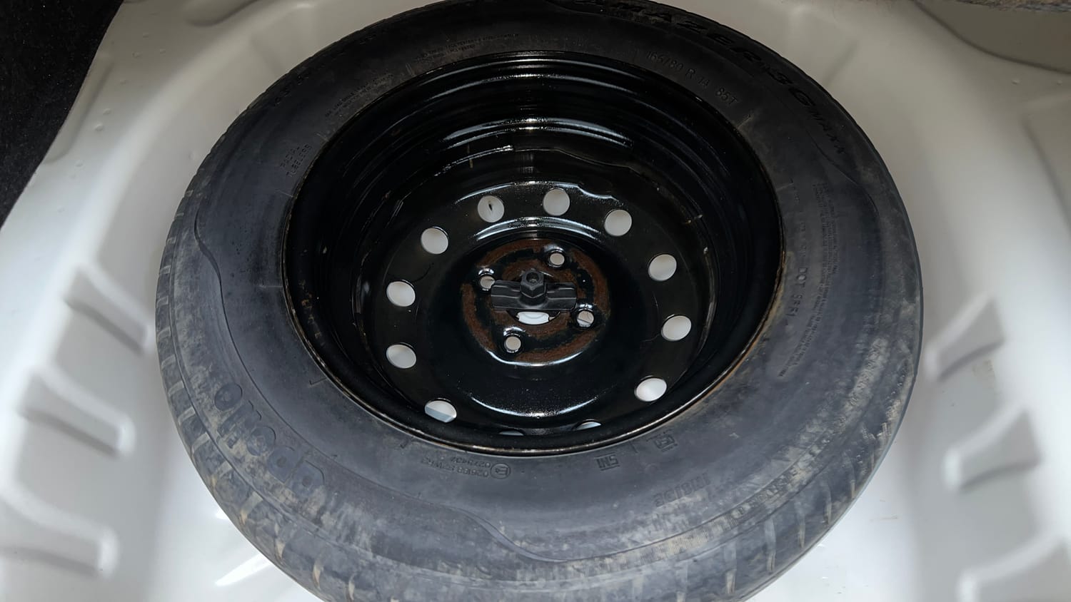 Used 2018 Maruti Suzuki Dzire VXi AMT Petrol Automatic tyres SPARE TYRE VIEW