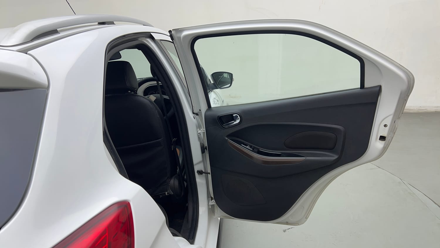 Used 2018 Ford Freestyle Titanium 1.2 Ti-VCT Petrol Manual interior RIGHT REAR DOOR OPEN VIEW