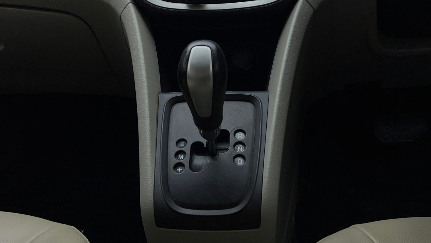 Used 2017 Maruti Suzuki Celerio ZXi AMT Petrol Automatic interior GEAR  KNOB VIEW