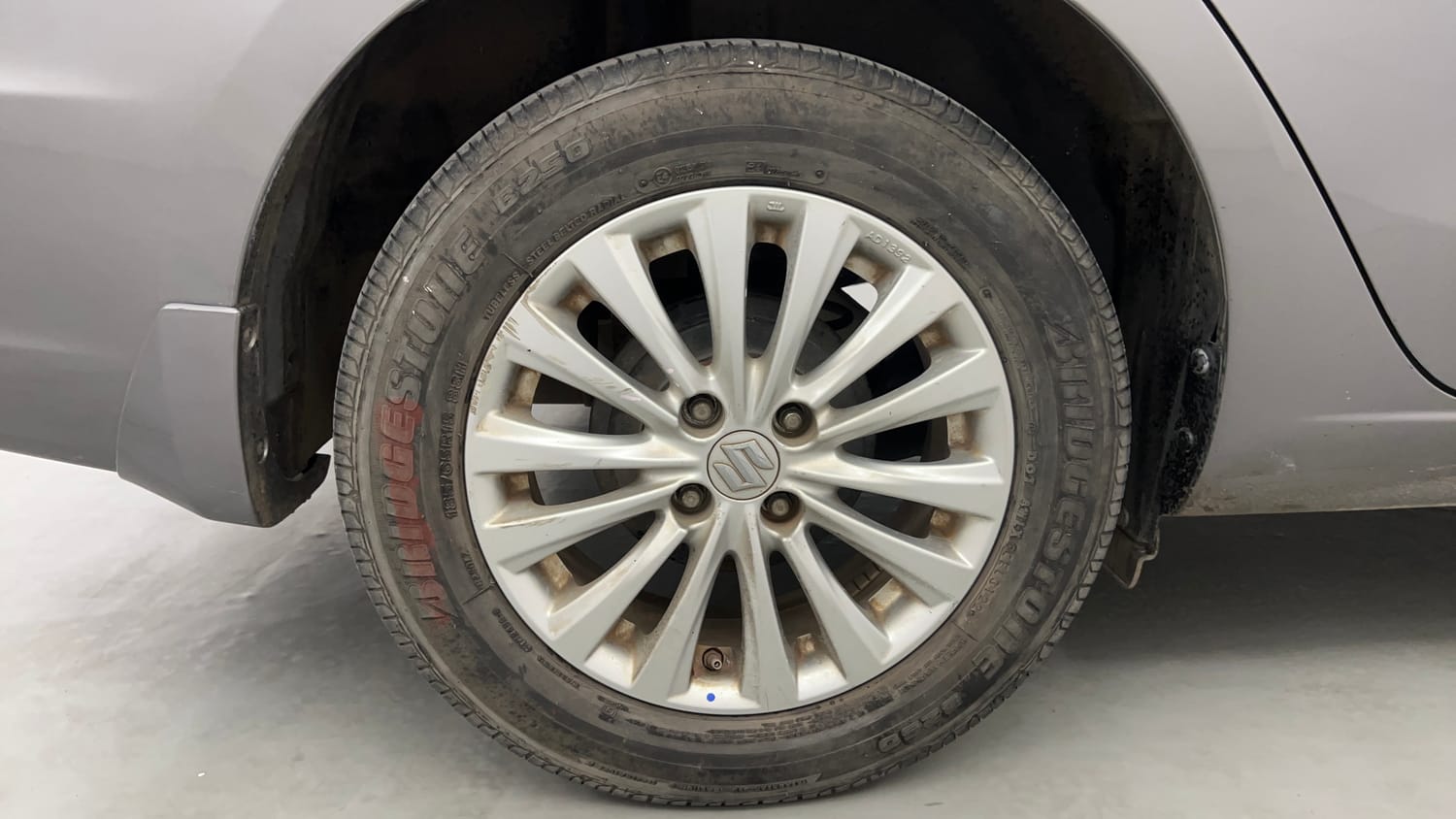 Used 2015 Maruti Suzuki Ciaz ZXi Petrol Manual tyres RIGHT REAR TYRE RIM VIEW