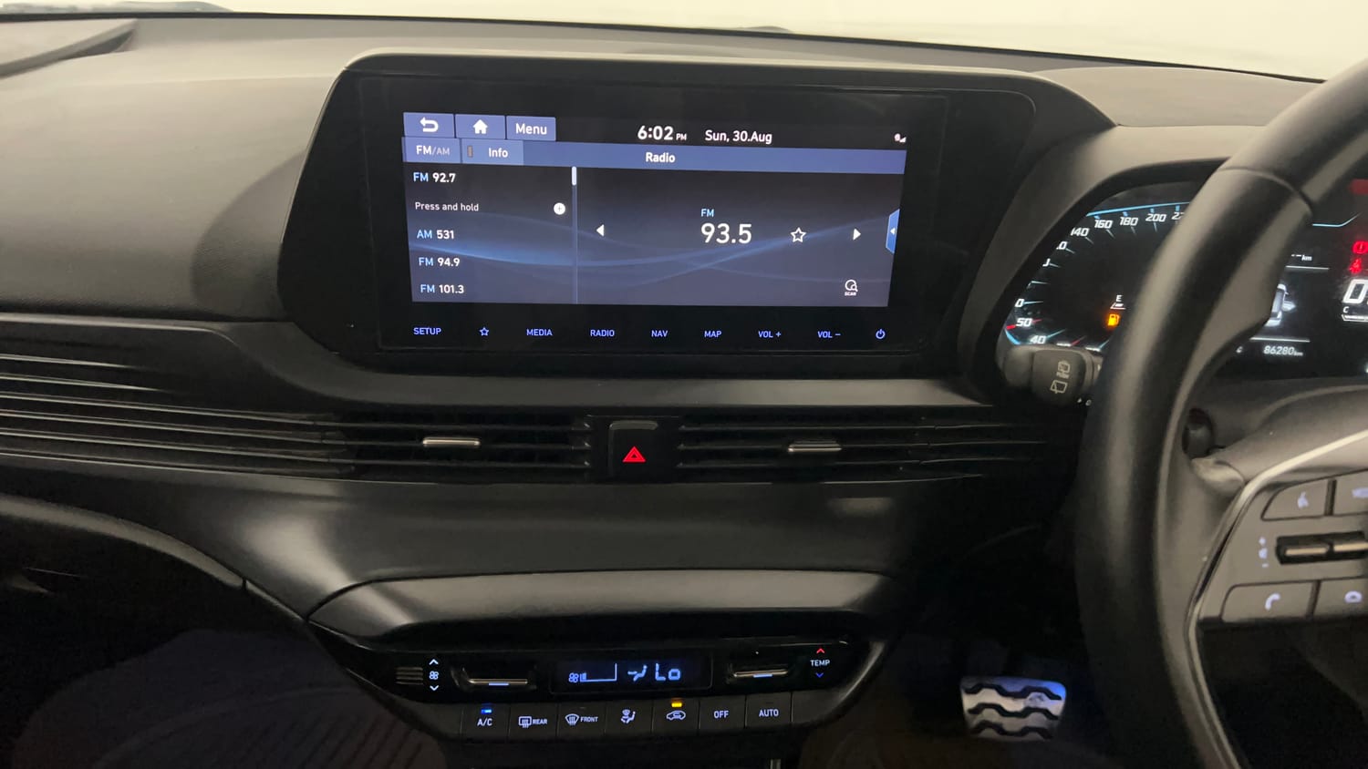 Used 2020 Hyundai New i20 Asta (O) 1.0 Turbo DCT Petrol Automatic interior MUSIC SYSTEM & AC CONTROL VIEW
