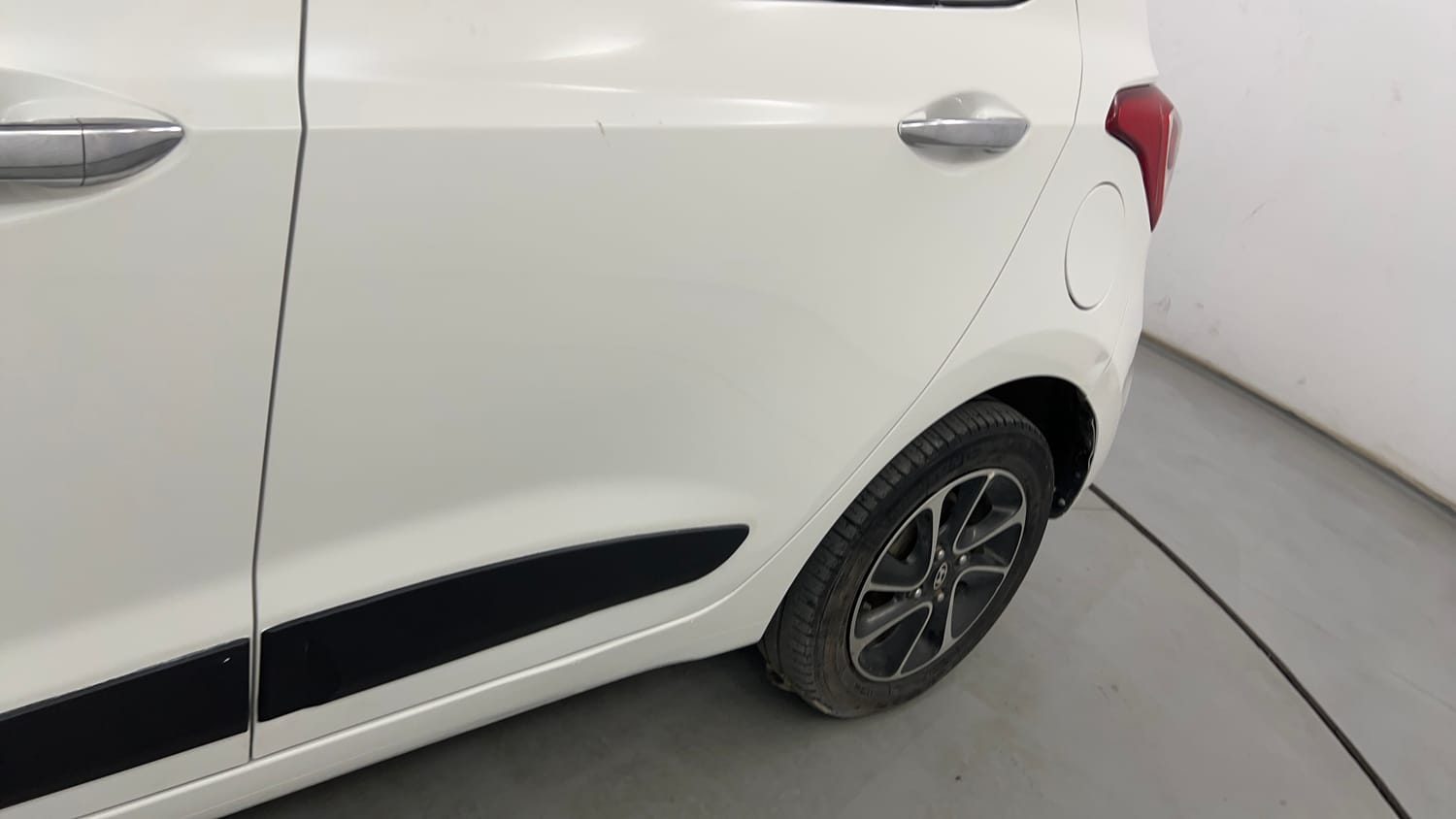 Used 2017 Hyundai Grand i10 Asta 1.2 Kappa VTVT Petrol Manual dents MINOR SCRATCH