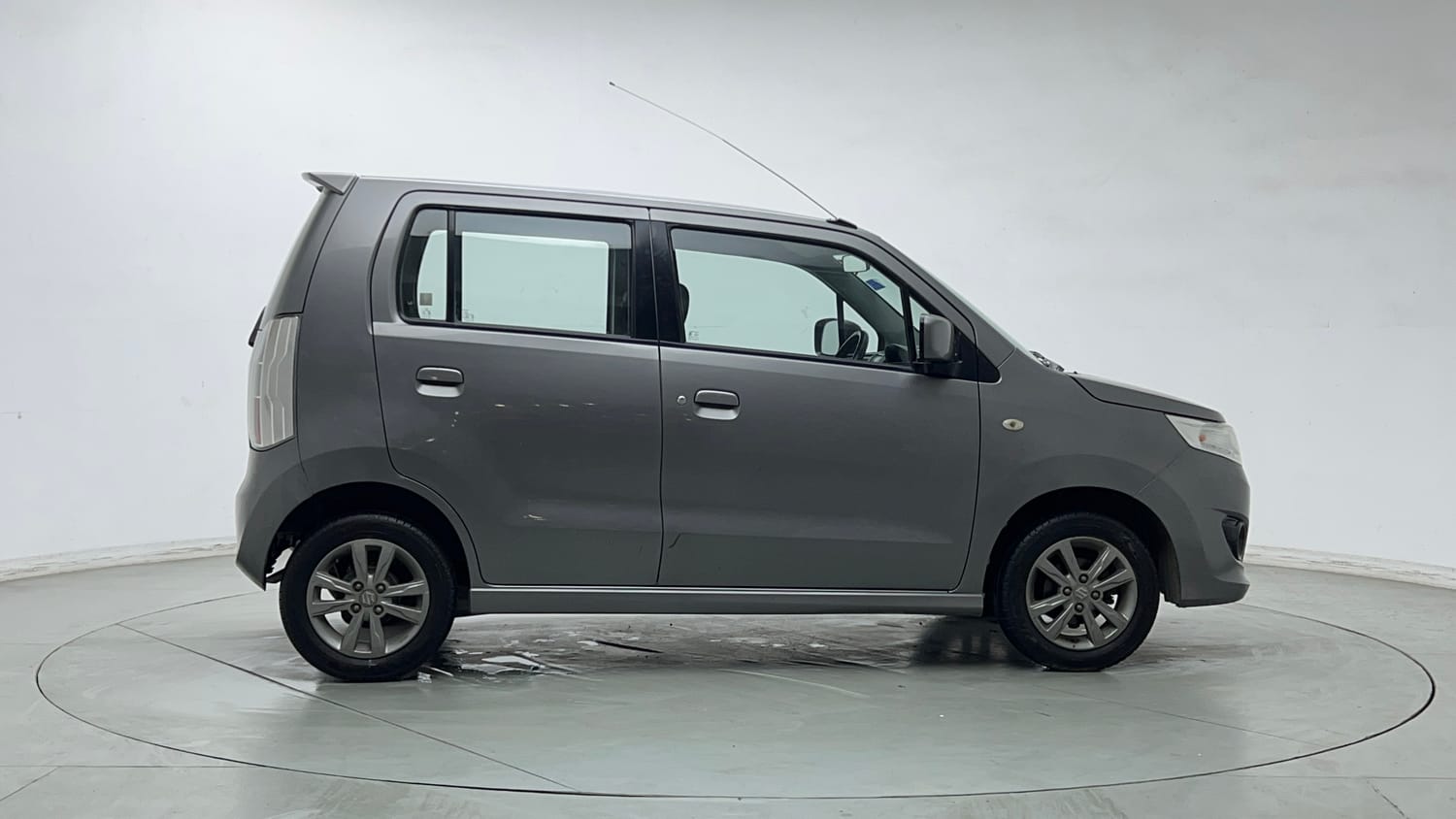 Used 2013 Maruti Suzuki Wagon R Stingray VXi Petrol Manual exterior RIGHT SIDE VIEW