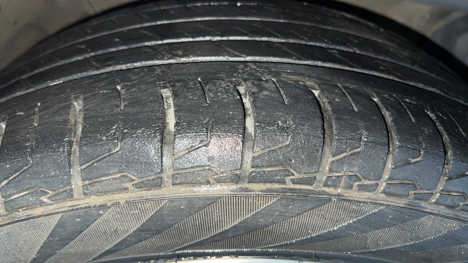 Used 2024 Hyundai Creta SX (O) 1.5 Petrol IVT Petrol Automatic tyres RIGHT FRONT TYRE TREAD VIEW
