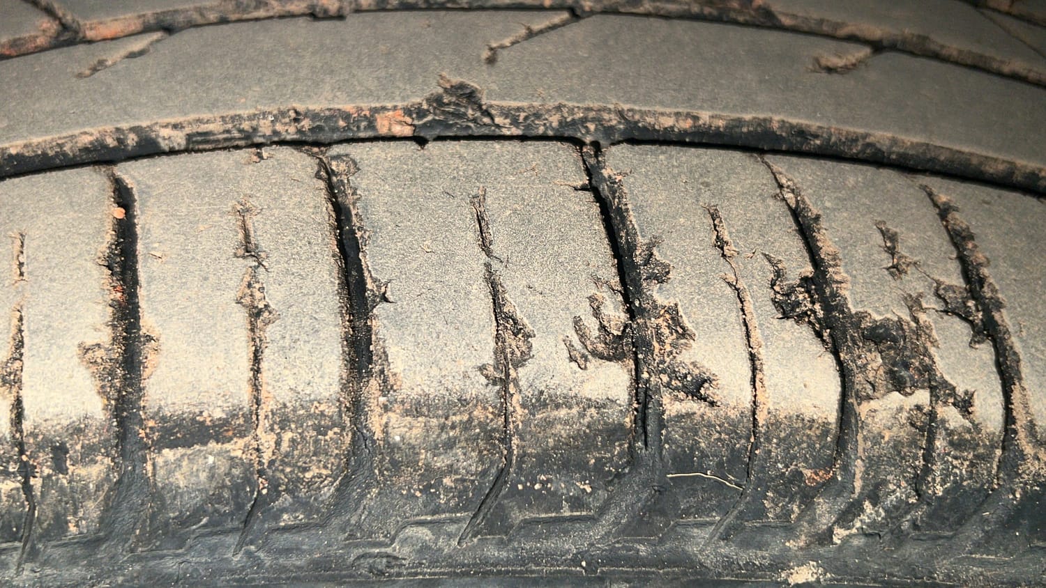 Used 2023 Hyundai New i20 Sportz 1.2 MT Petrol Manual tyres RIGHT FRONT TYRE TREAD VIEW