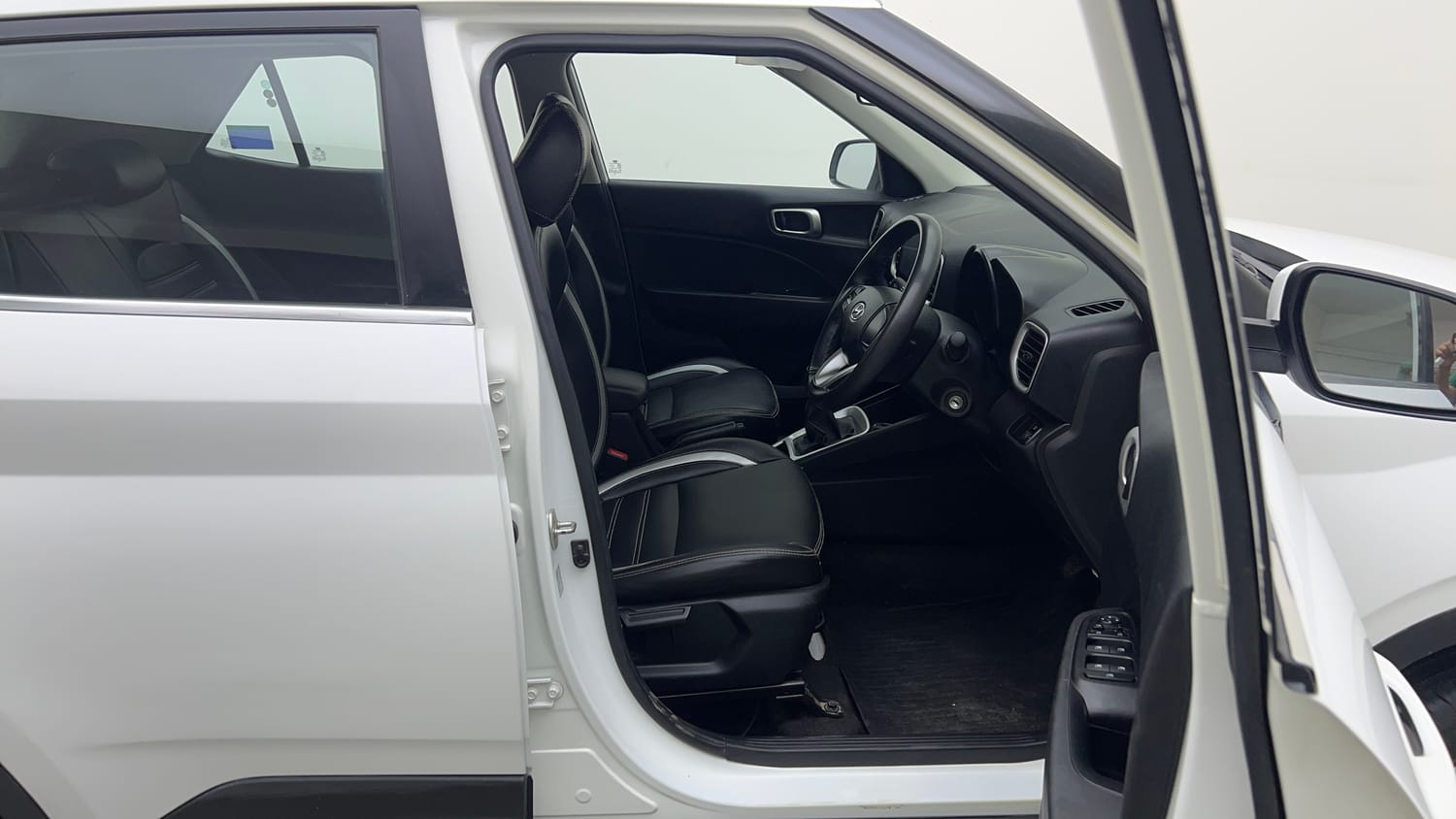 Used 2022 Hyundai Venue S Plus 1.2 Petrol Petrol Manual interior RIGHT SIDE FRONT DOOR CABIN VIEW