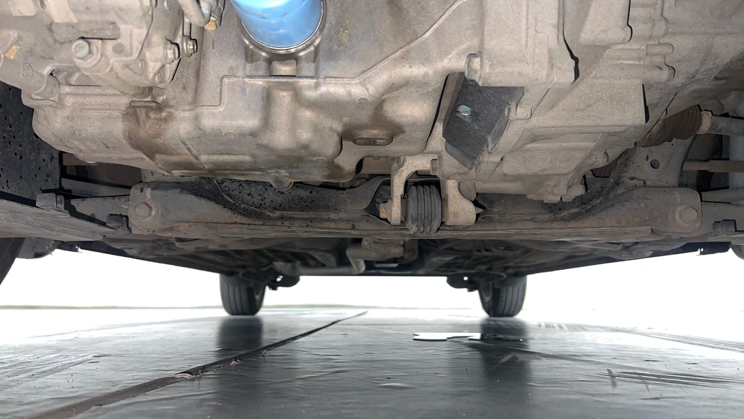 Used 2023 Honda Amaze VX MT 1.2 Petrol Petrol Manual extra FRONT LEFT UNDERBODY VIEW