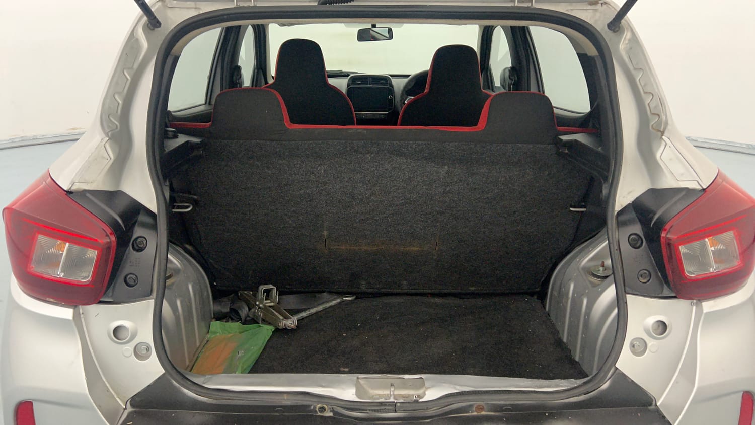 Used 2020 Renault Kwid 1.0 RXT Petrol Manual interior DICKY INSIDE VIEW