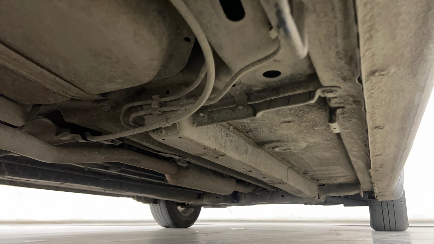 Used 2015 Maruti Suzuki Ciaz ZXi Petrol Manual extra REAR RIGHT UNDERBODY VIEW