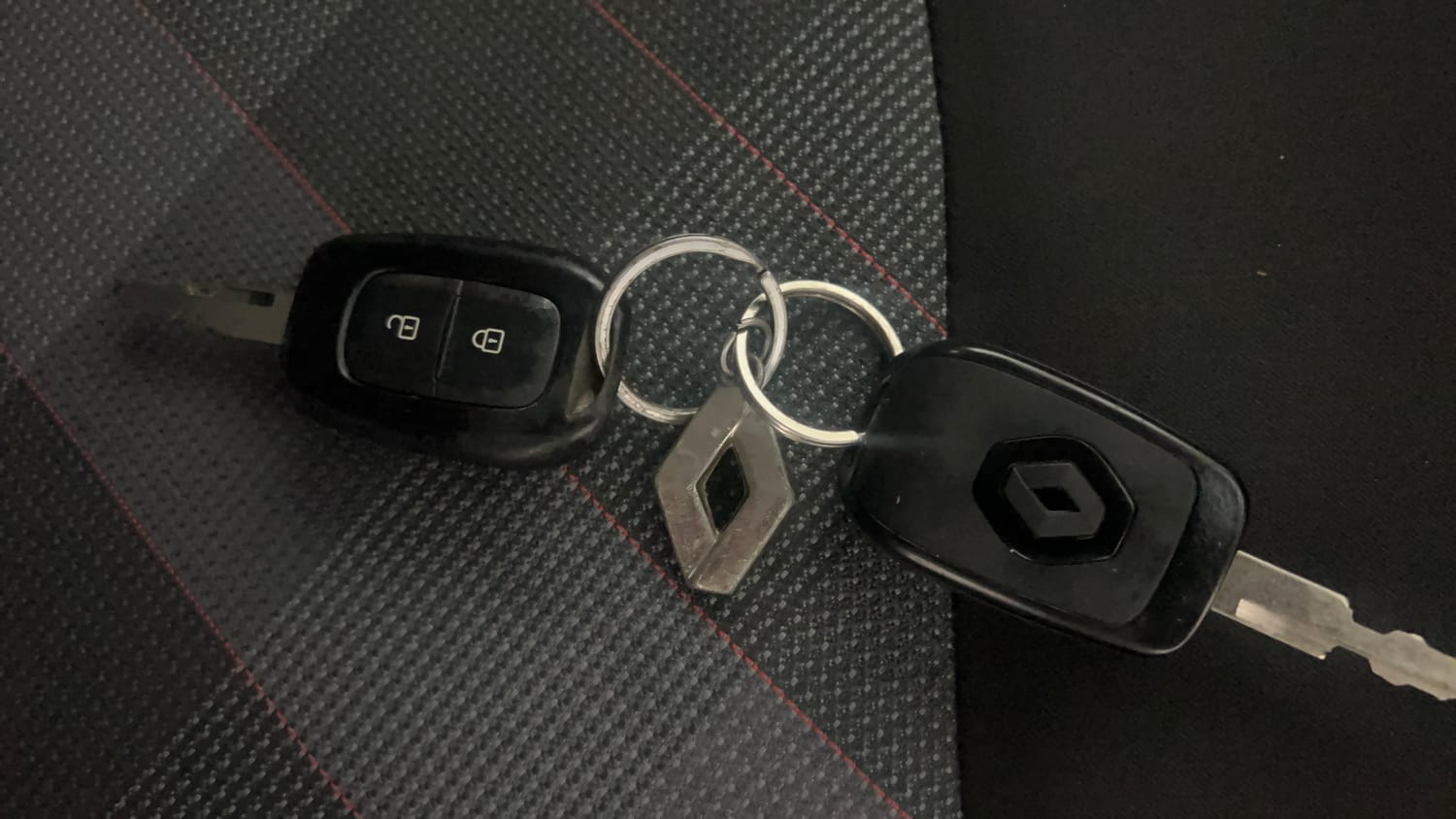 Used 2020 Renault Kwid 1.0 RXT Petrol Manual extra CAR KEY VIEW