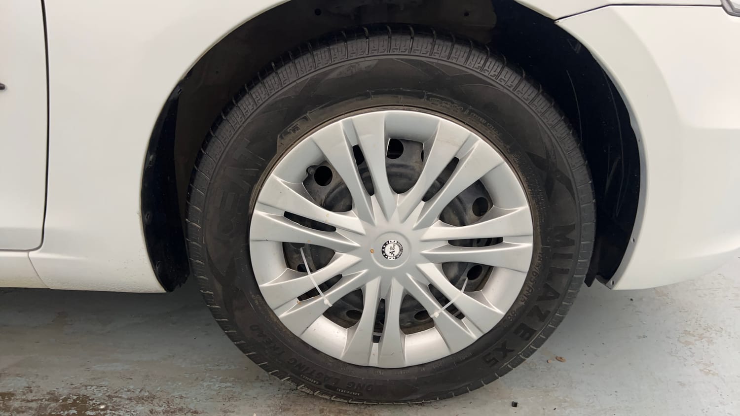 Used 2018 Maruti Suzuki Ciaz Delta 1.3 Hybrid Diesel Manual tyres RIGHT FRONT TYRE RIM VIEW