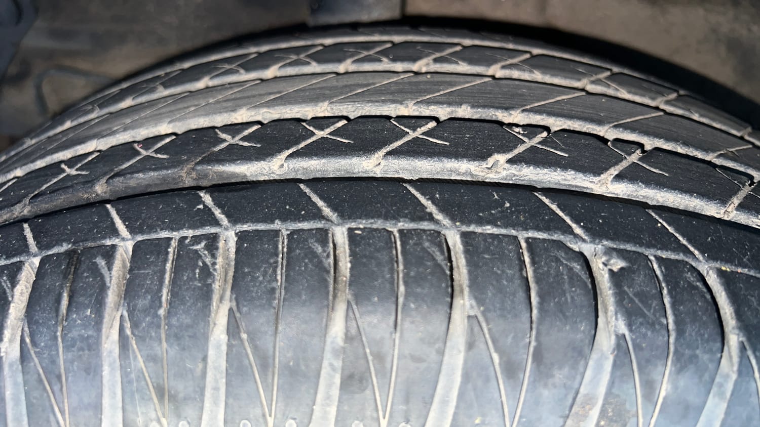 Used 2023 Kia Sonet HTX 1.5 AT Diesel Automatic tyres RIGHT REAR TYRE TREAD VIEW