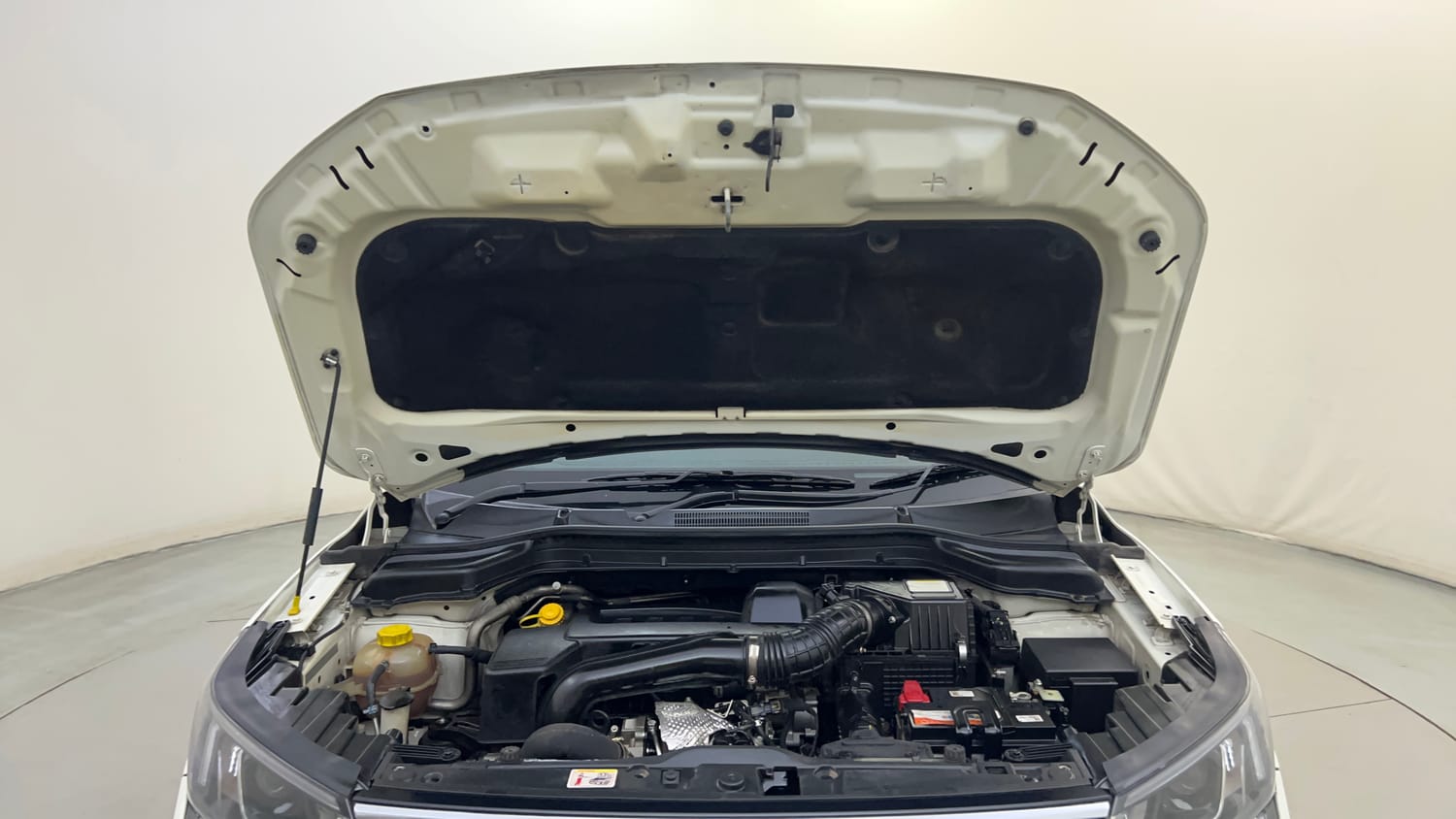 Used 2023 Mahindra XUV 300 W8 (O) 1.5 Diesel AMT Diesel Automatic engine ENGINE & BONNET OPEN FRONT VIEW