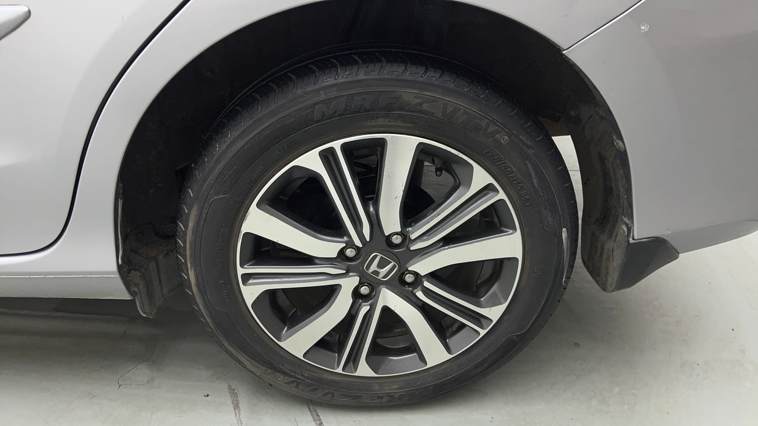 Used 2023 Honda Amaze VX CVT 1.2 Petrol Petrol Automatic tyres LEFT REAR TYRE RIM VIEW
